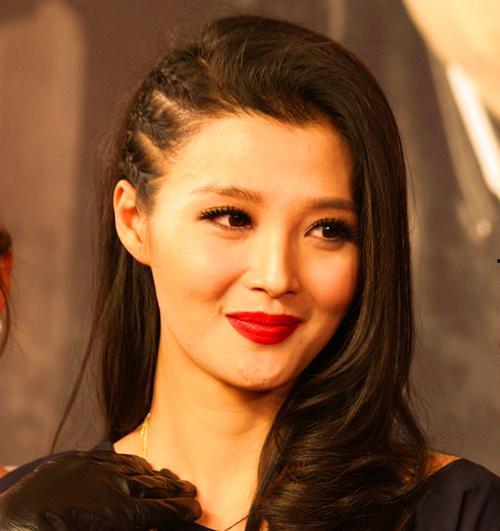 白庆琳个人资料,才华横溢的演艺新星，多面发展的艺术人生